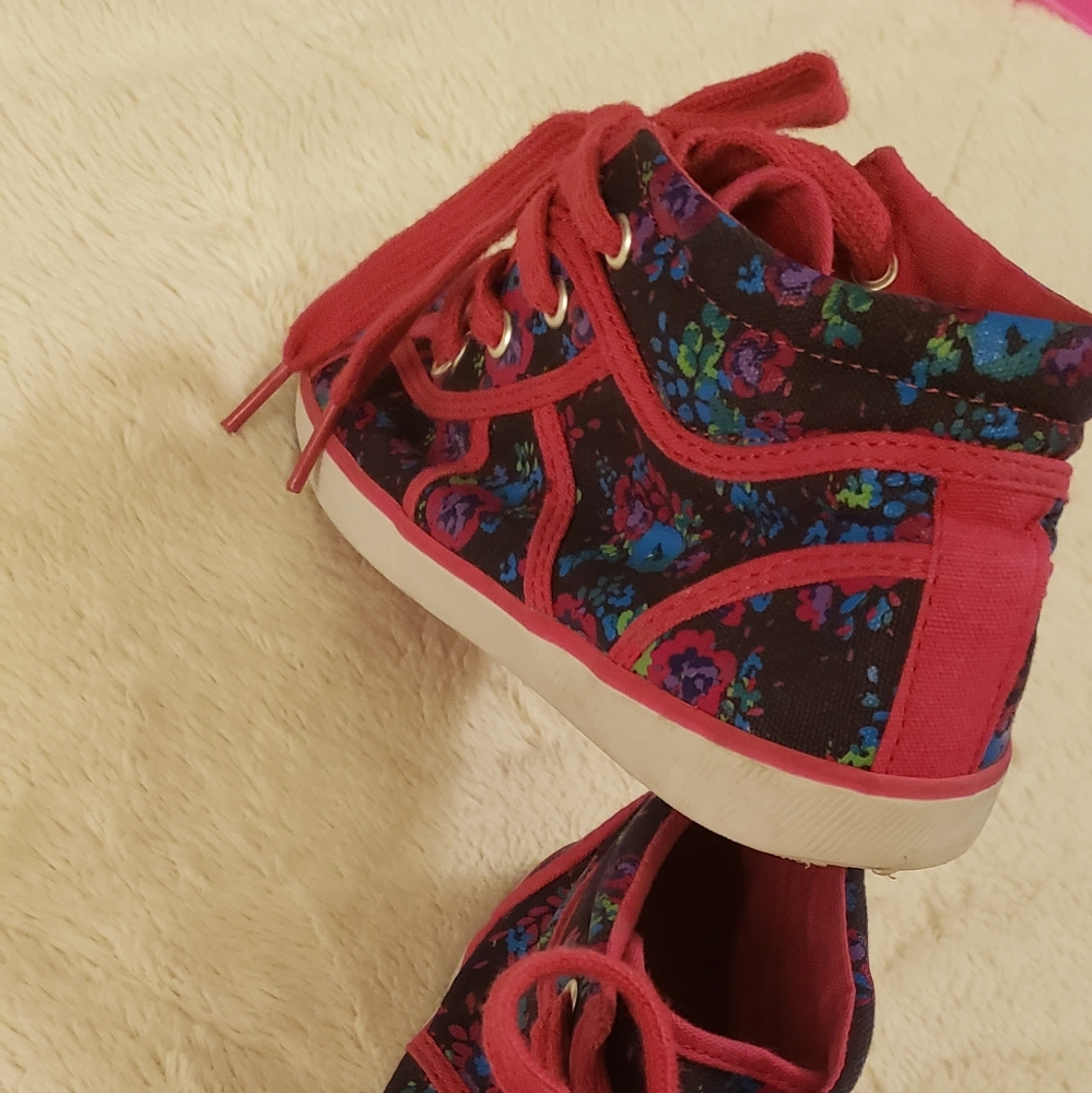 Children Place girl shoes used in great condition